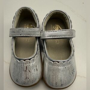 NWOT See Kai Run Silver Toddler Girl Shoes size 8